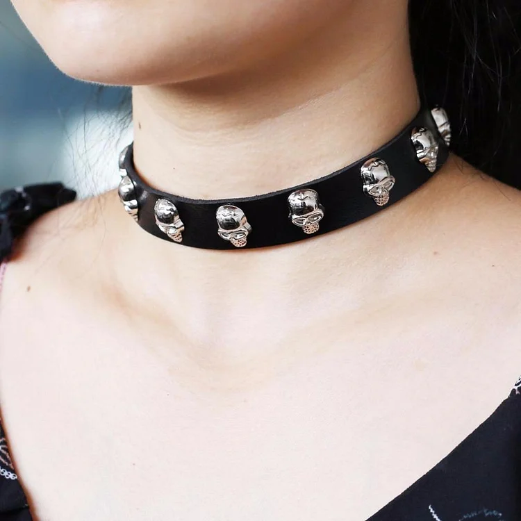 GOTH SKULL BLACK CHOKER