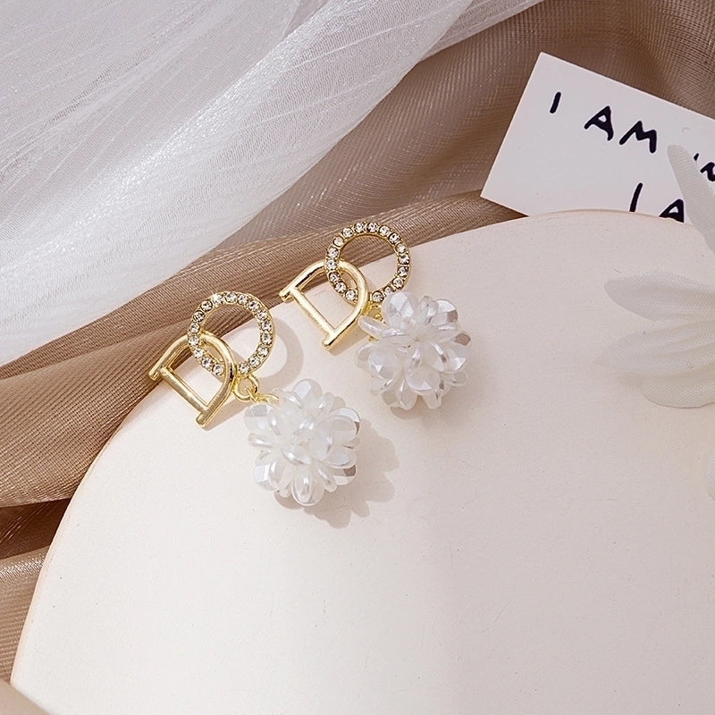 1 Pair Fashion Flower Alloy Plating Artificial Pearls Women’s Drop Earrings