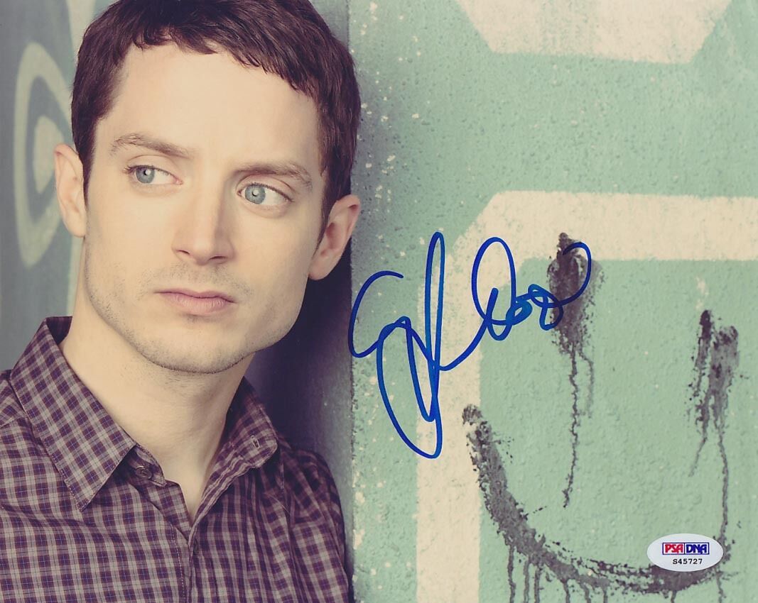 Elijah Wood SIGNED 8x10 Photo Poster painting Ryan Wilfred The Hobbit LOTR PSA/DNA AUTOGRAPHED