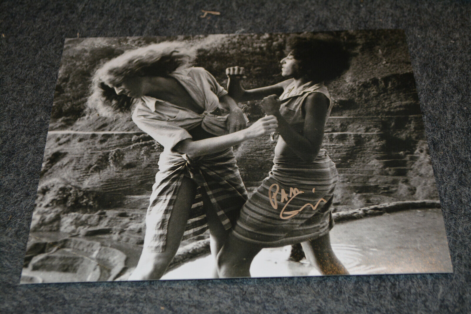 PAM GRIER signed autograph In Person 8x10 20x25 cm FOXY BROWN