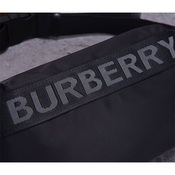 Burberry(バーバリー) ロゴディテール ECONYL® ソニーバムバッグ ブラック