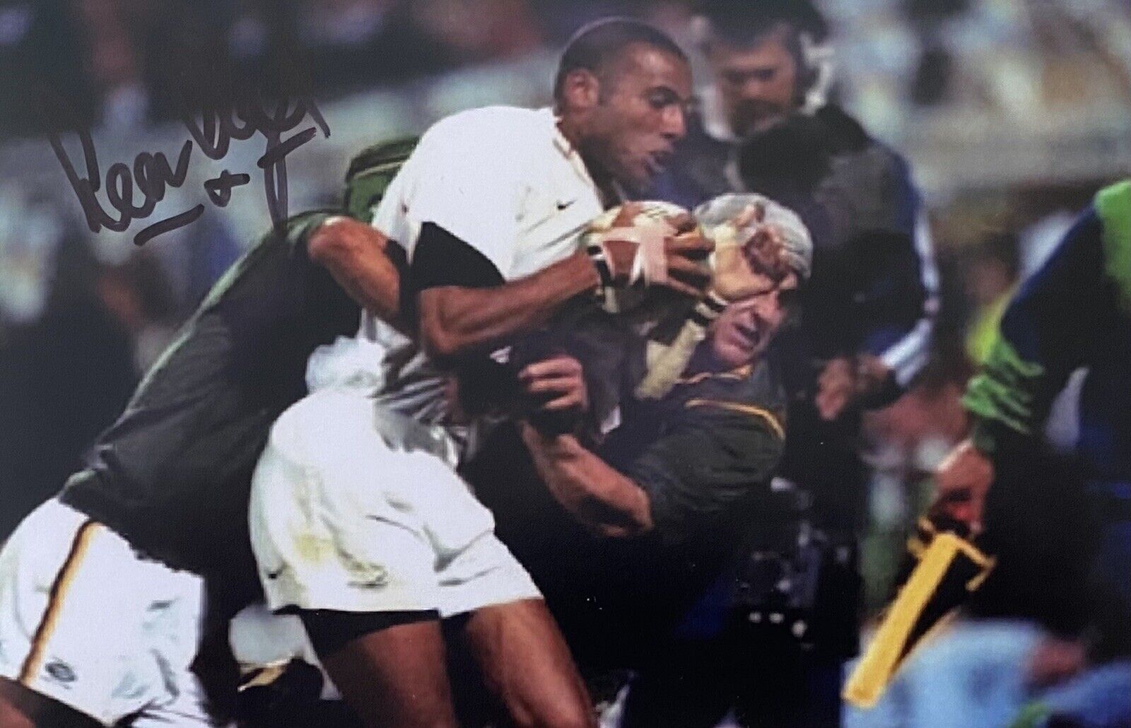 Leon Lloyd Genuine Hand Signed England 6X4 Photo Poster painting 2