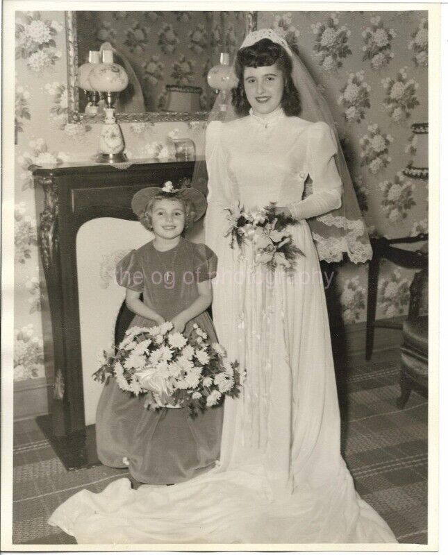 Wedding Portrait BRIDE 8 x 10 FOUND Photo Poster painting Vintage B + W02 8 Q