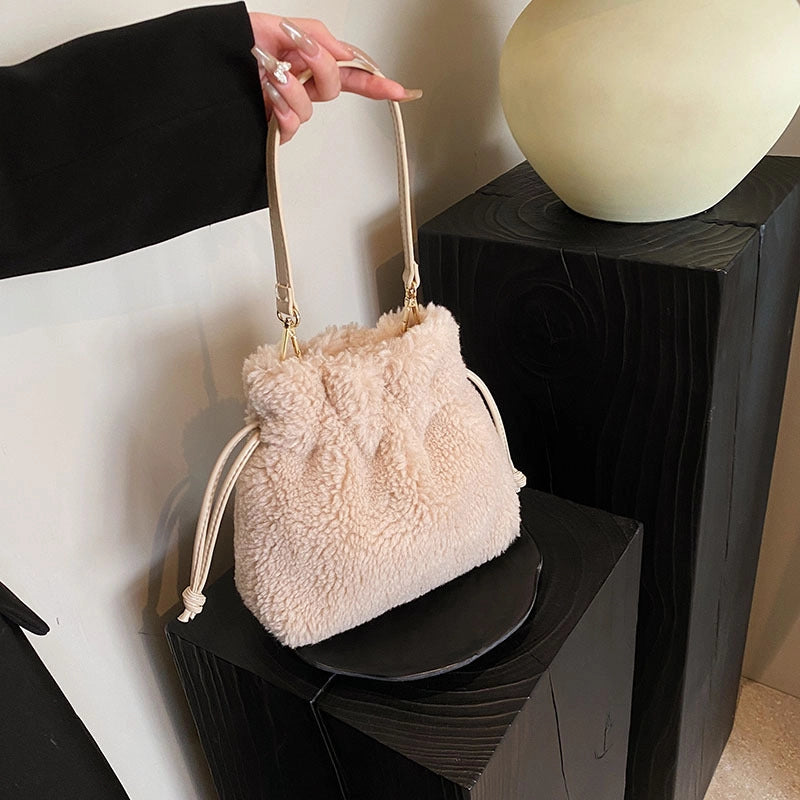 Autumn And Winter New Particle Lamb Fur Bag Women’s Portable Coin Purse Crossbody Drawstring Lucky Bag Plush Bag