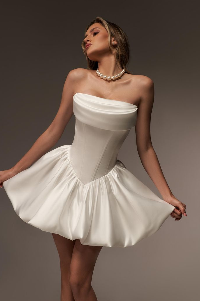 Daisda White Sleeveless Square A-Line Homecoming Dress
