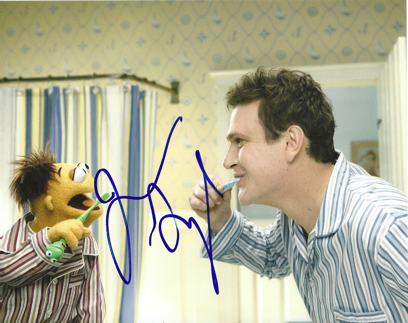 JASON SEGEL THE MUPPETS SIGNED 8X10 PICTURE 1