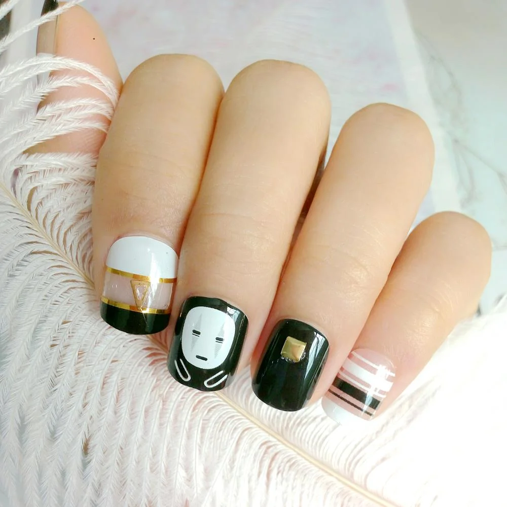 24Pcs Artificial Short Fake Nails 3D Holographic Sequins False Nails With Design DIY Full Cover Finger Tips Manicure Tools-Nail Inspo