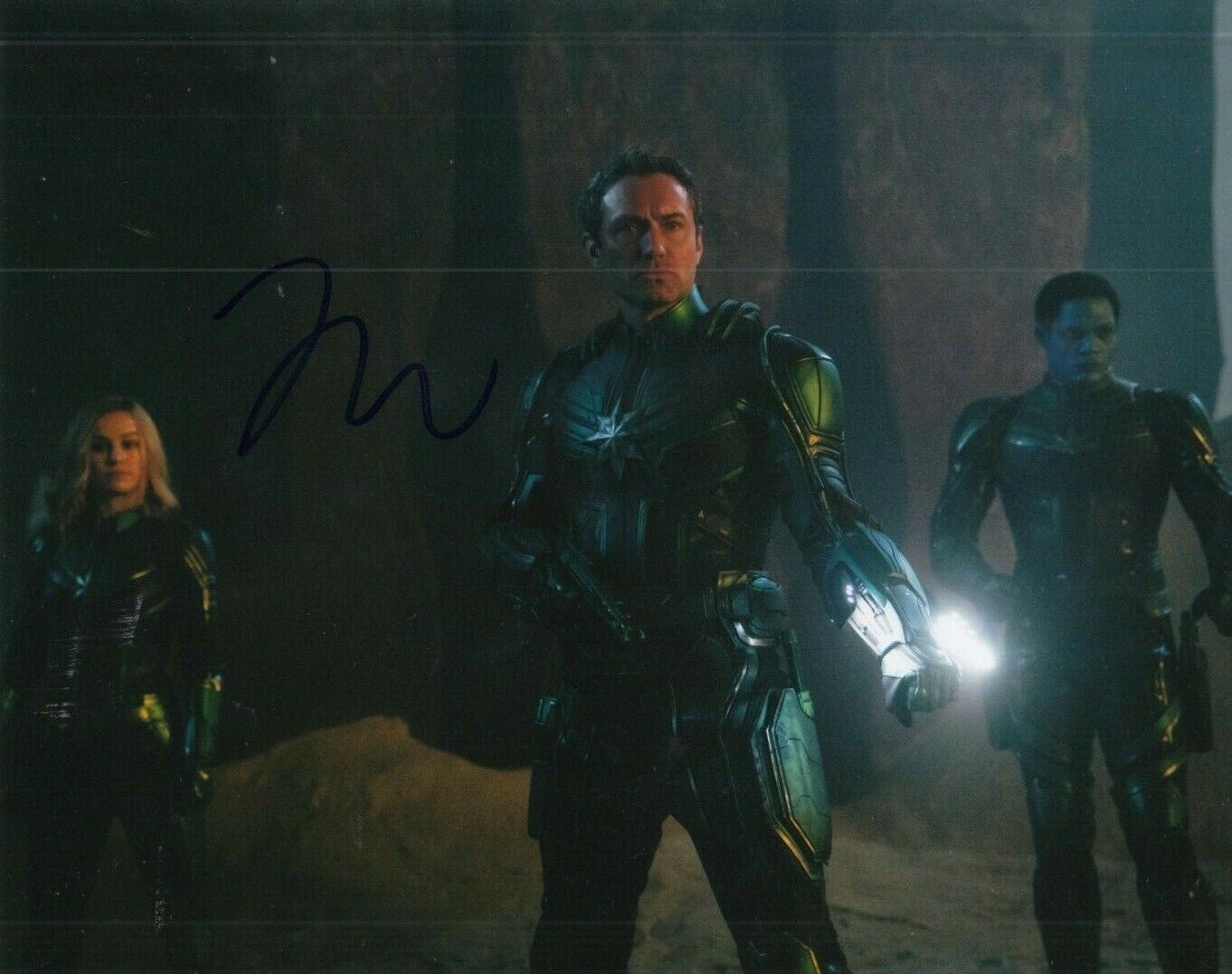 JUDE LAW signed (CAPTAIN MARVEL) autograph Movie 8X10 Photo Poster painting *Yon-Rogg* W/COA #2