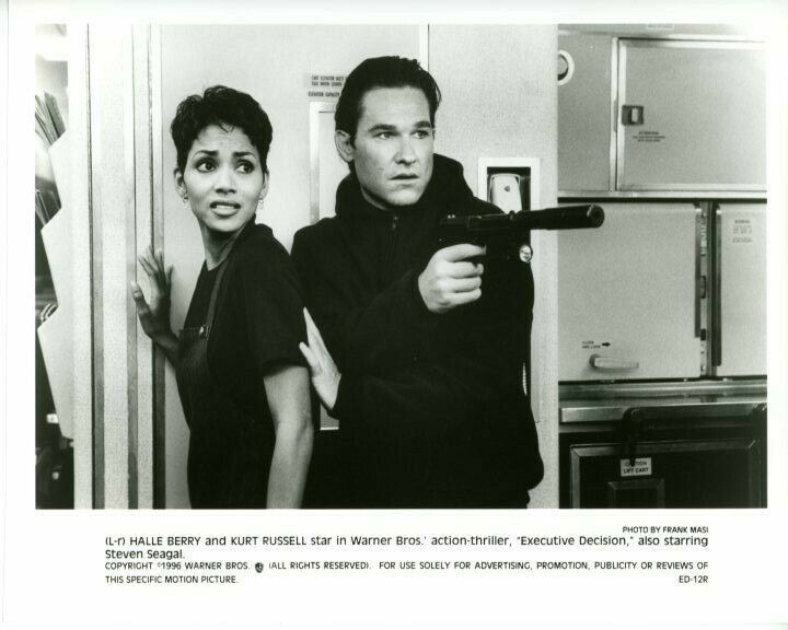 Halle Berry Kurt Russell Executive Decision Original Press 8X10 Photo Poster painting