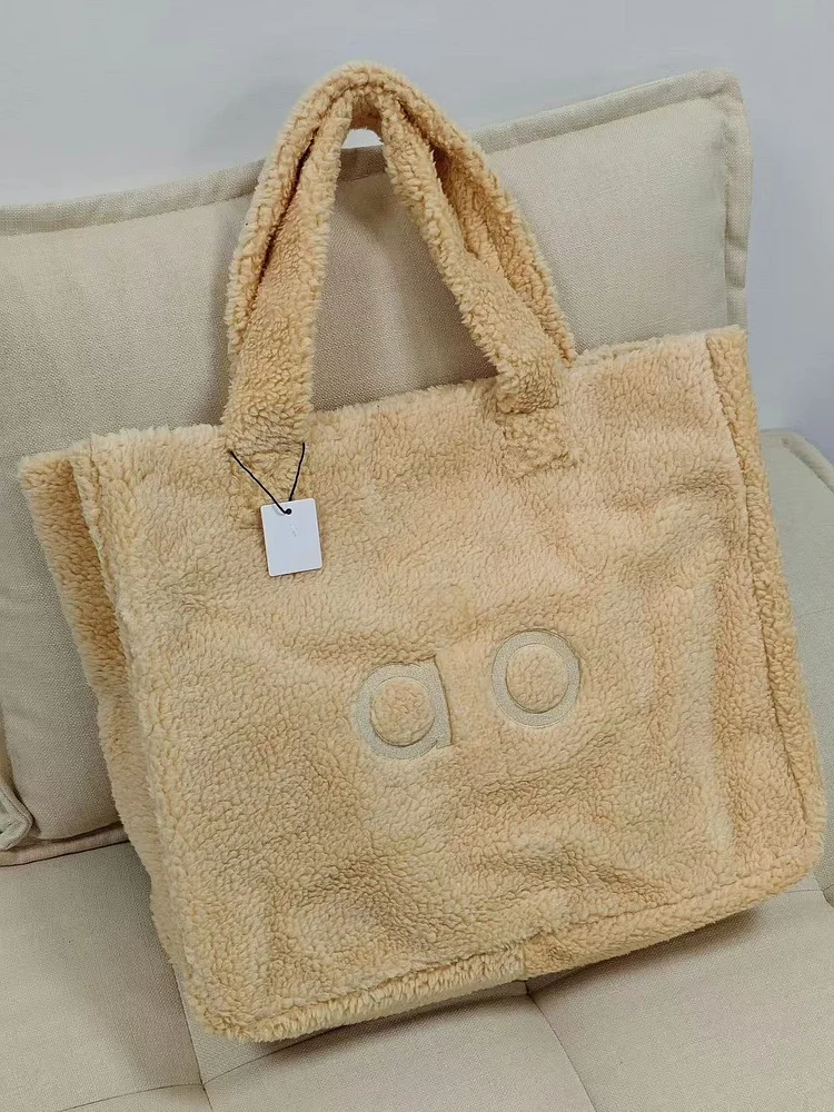 2025 Yoga bag Foxy Sherpa Tote Plush Camel Yoga Handbag Comfortable Large Capacity Makeup Bag Autumn Winter Plush Shoulder Bag