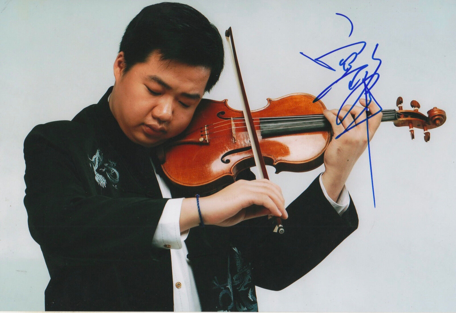 Ning Feng Violinist signed 8x12 inch Photo Poster painting autograph