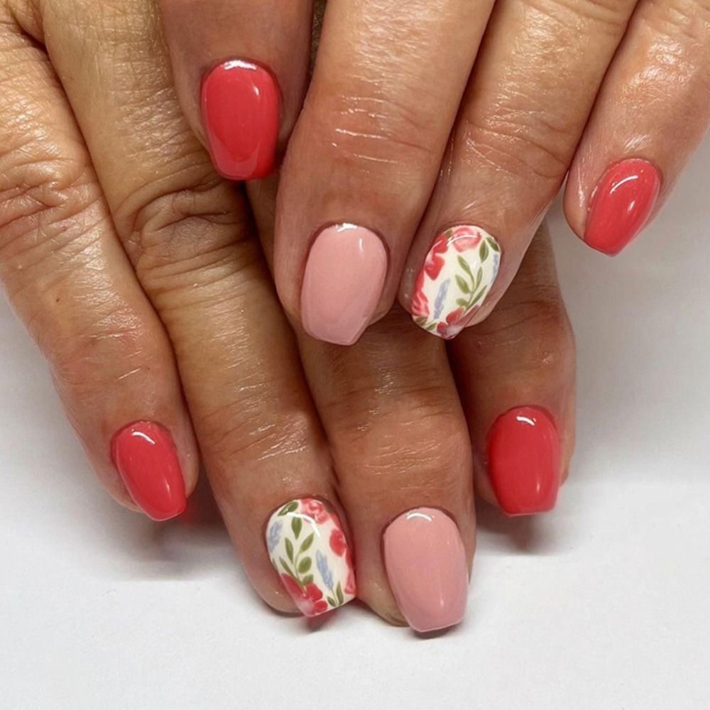 Akayes 24pcs Short Round False Nails French Flowers Fake Nails Full Cover Detachable Nail Tips Press on Nails Faux Fingernails