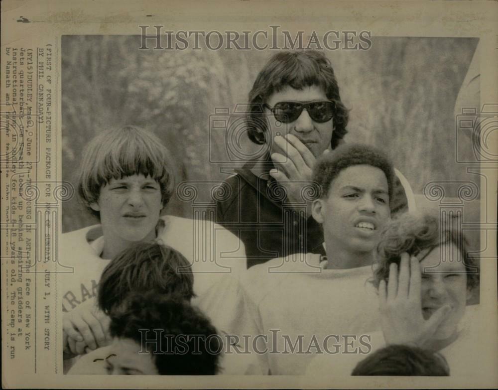 Press Photo Poster painting Joe Namath Football - DFPC62217