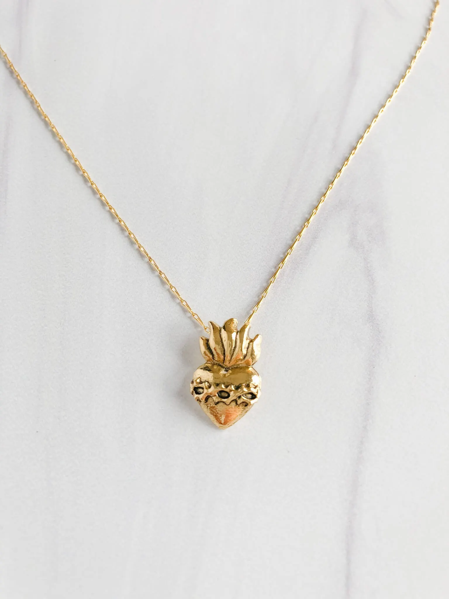 Coraz&oacute;n Sagrado Necklace