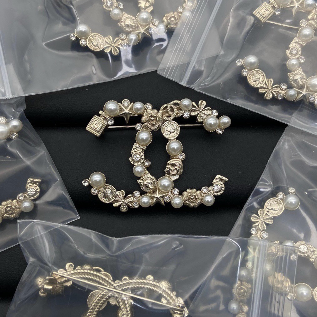 Chanel NO.5 Perfume Bottle Clover Starfish Pearl CC Brooch