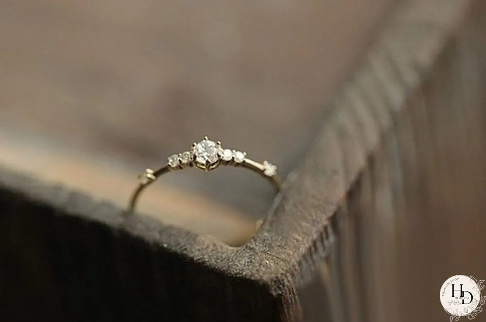 New 18k Yellow Gold 7 Small Diamonds Exquisite Ladies Engagement Diamond Ring Jewelry Ring (4-11)