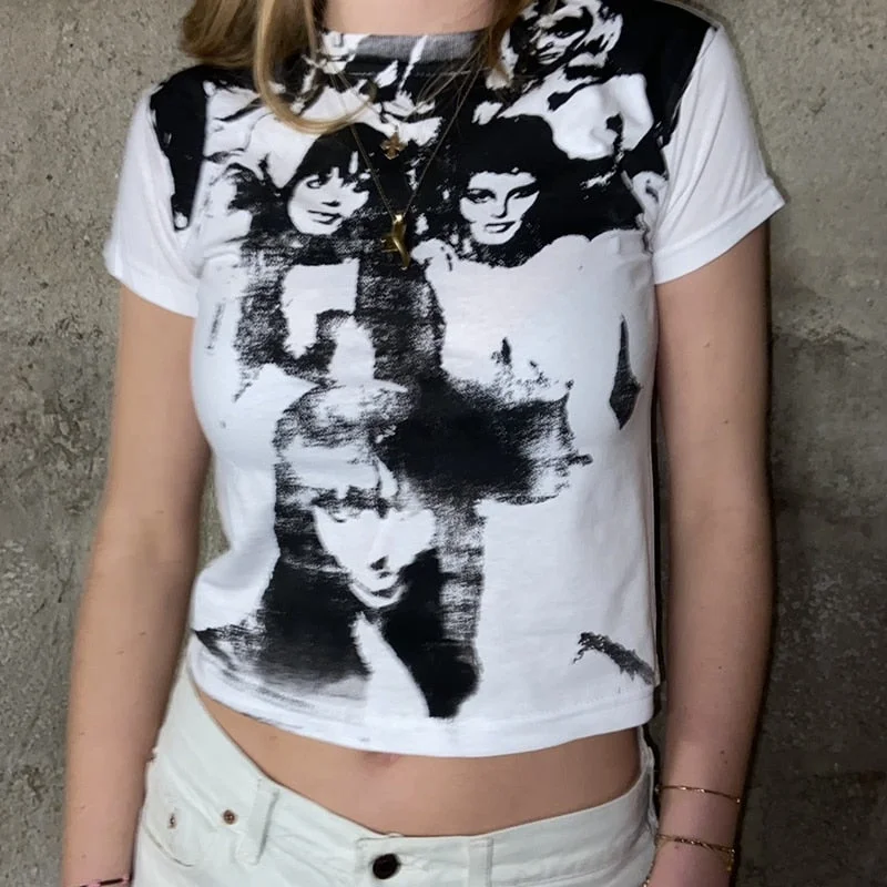 90s Vintage Gothic T-shirt Women Punk Style Harajuku Streetwear E-girl Graphic Print Crop Top Sweats Tee Y2K Aesthetic T-shirt