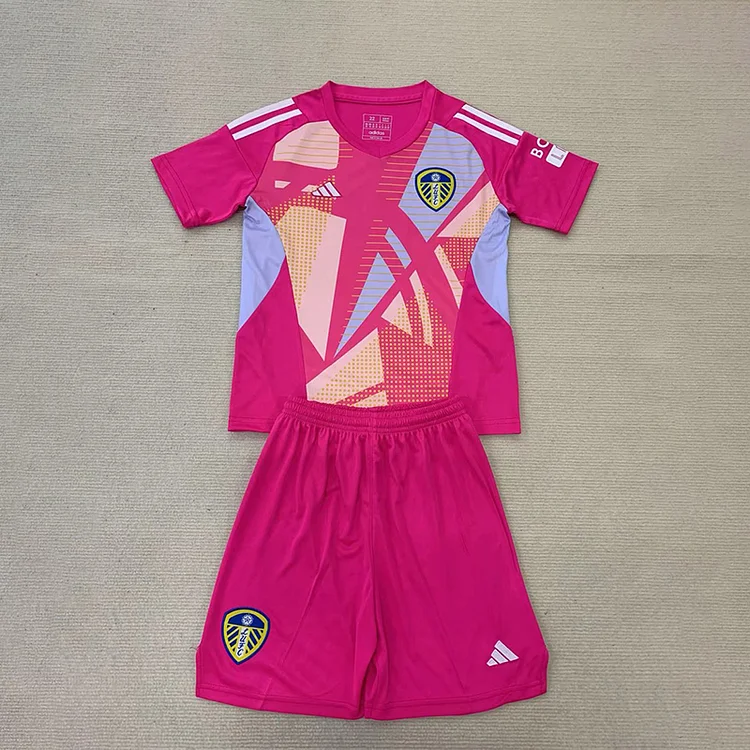 24/25 Leeds United Pink Goalkeeper Kids Set