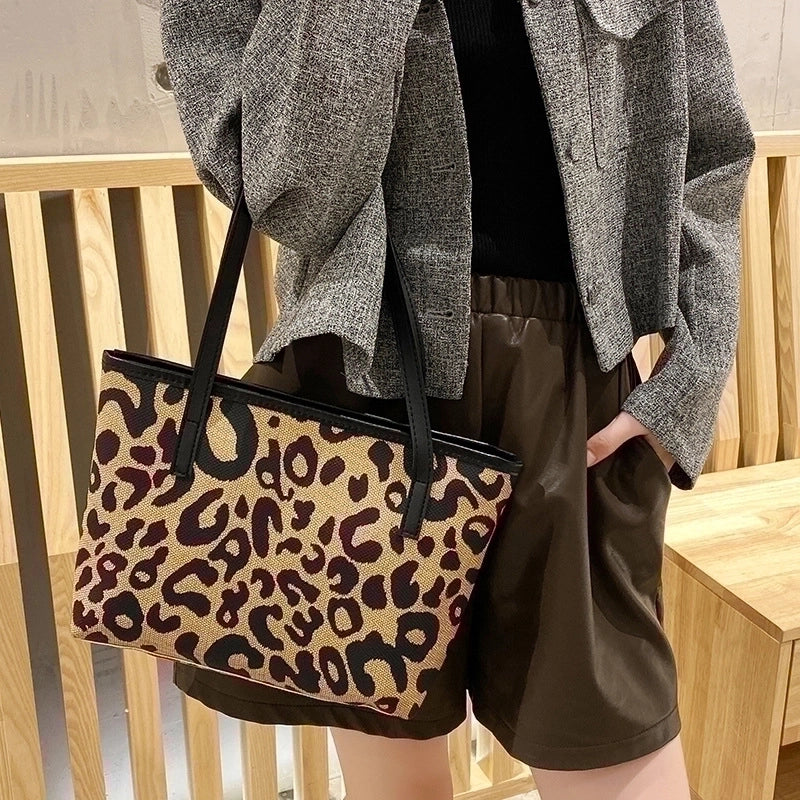 Women’s Large All Seasons Pu Leather Streetwear Underarm Bag