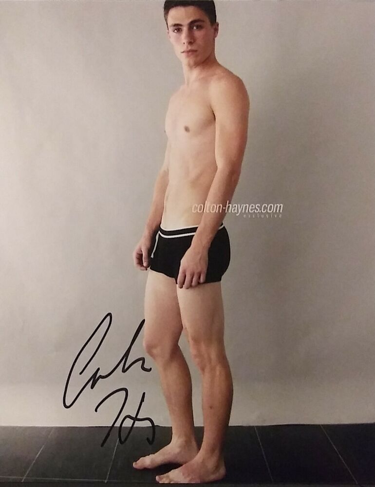 Colton Haynes signed 8x10