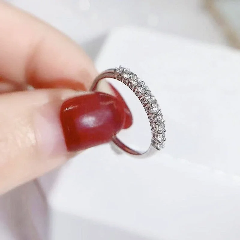 Huitan Simple Stylish Finger Rings for Women Luxury Inlaid Round Cubic Zirconia Shiny Girls Daily Wear Accessories Party Jewelry