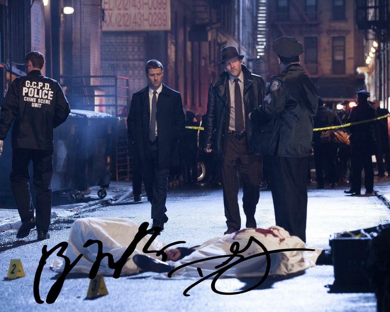 BEN McKENZIE & DONAL LOGUE Gotham SIGNED 10 X 8