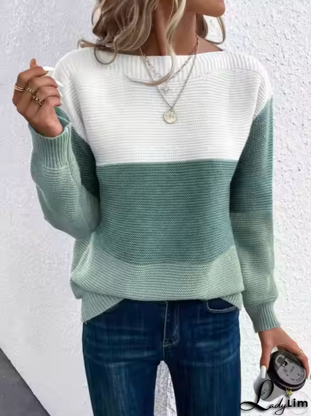 Modern and Versatile Pullover