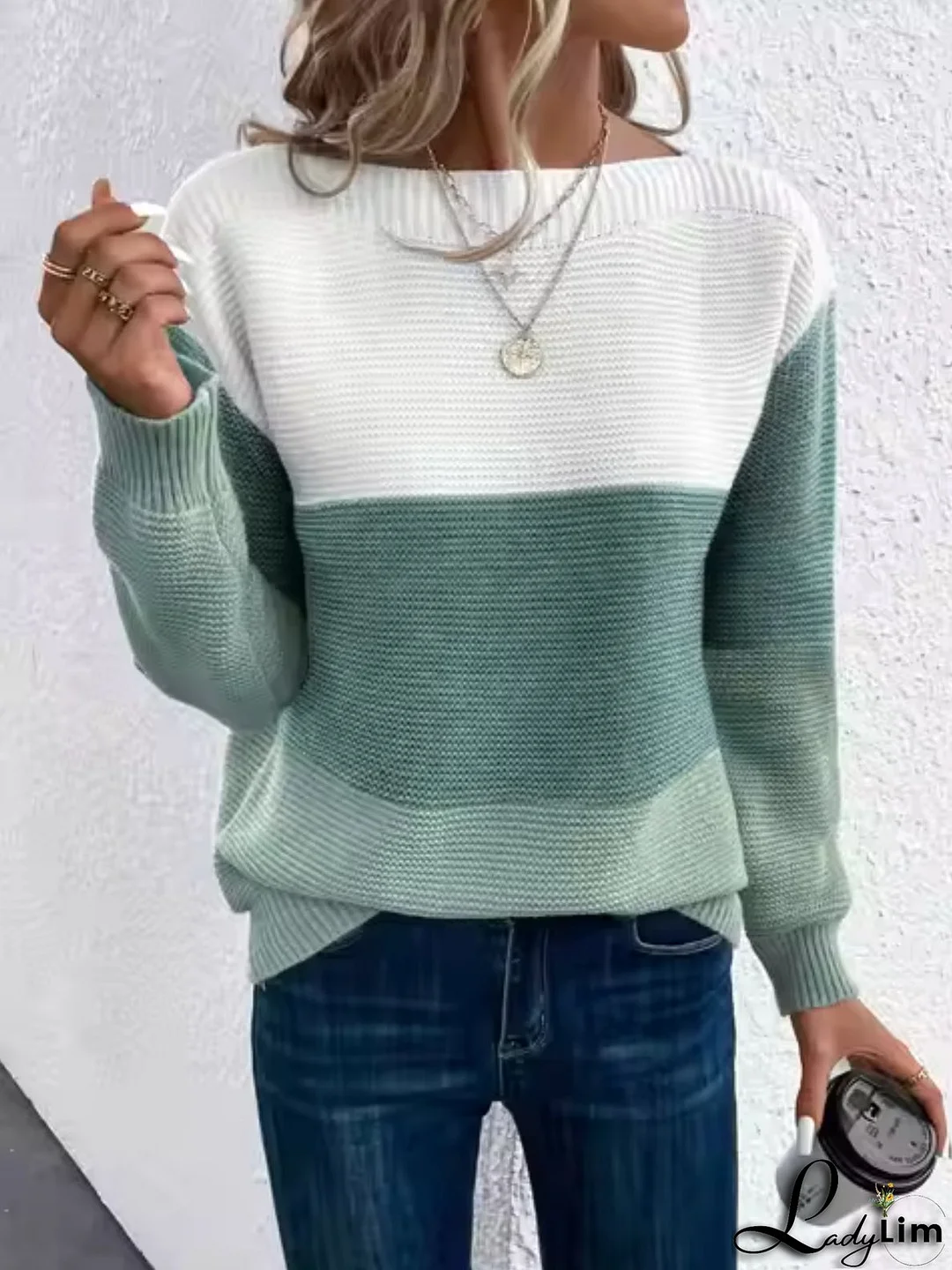 Modern and Versatile Pullover