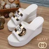 GUCCI 2024 letnie nowe modne sandały na koturnie z grubym dnem w jednolitym kolorze