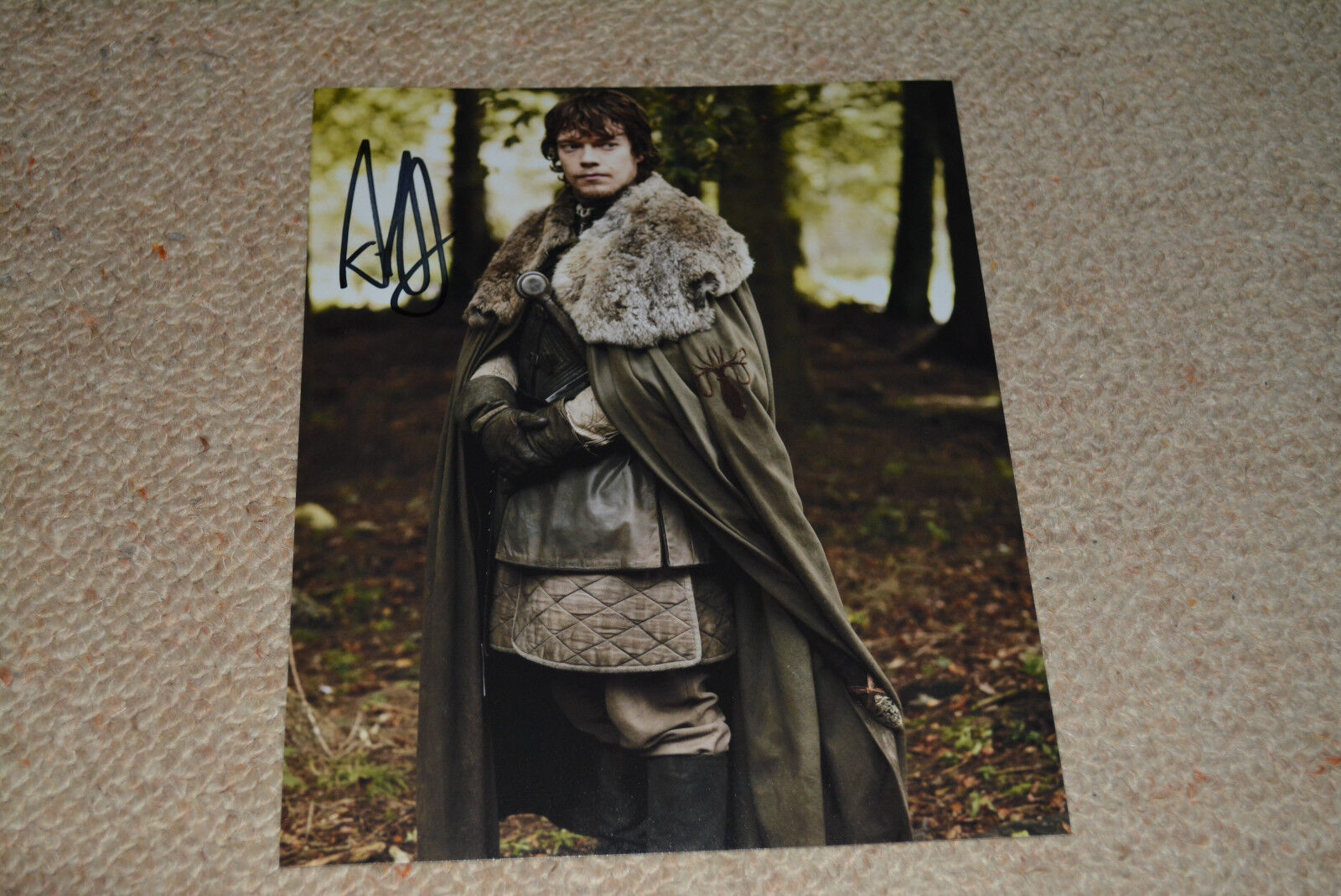 ALFIE ALLEN signed autograph 8x10 20x25 cm In Person GAME OF THRONES