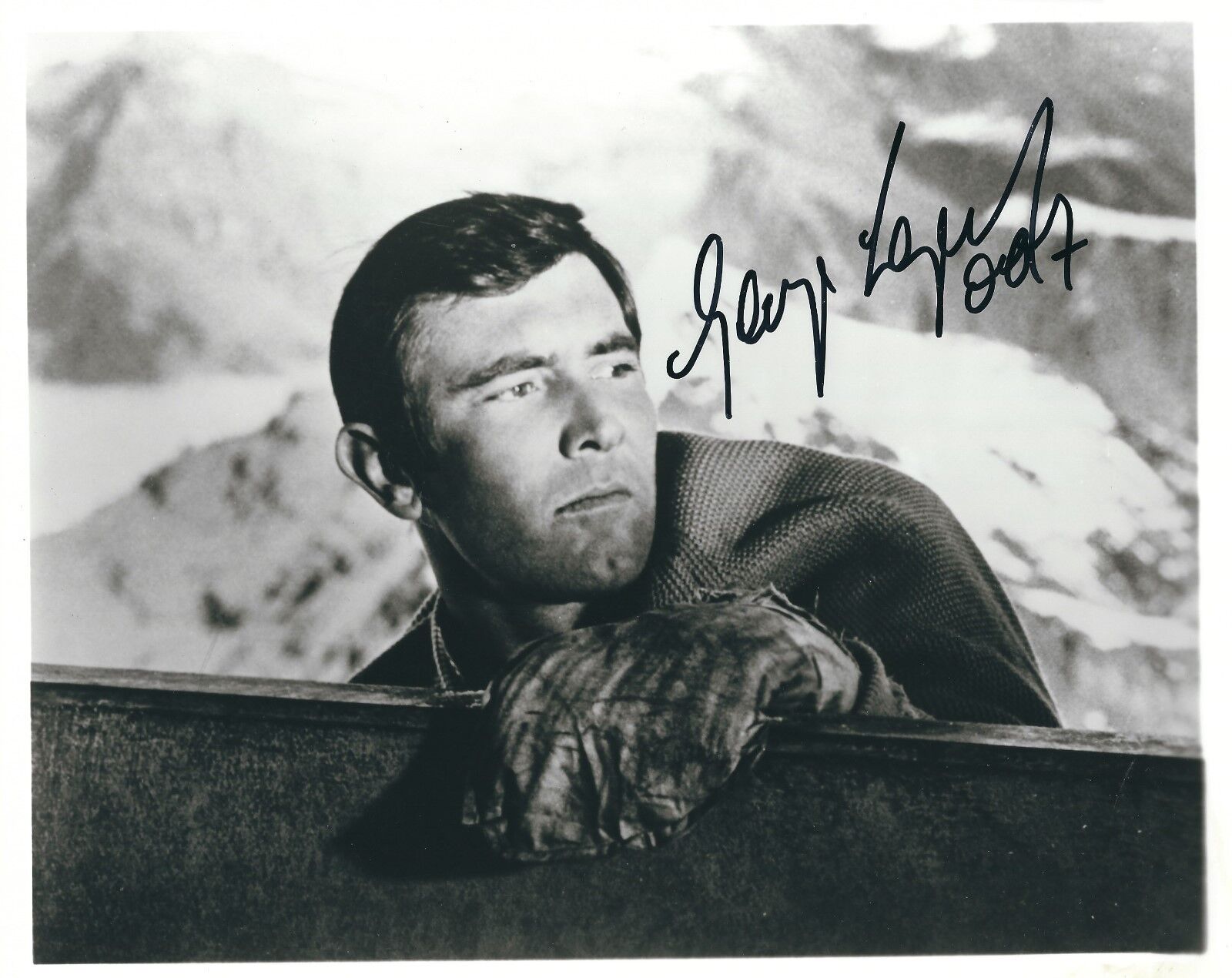 GEORGE LAZENBY SIGNED 007 JAMES BOND 10x8 Photo Poster painting 11 - UACC & AFTAL RD AUTOGRAPH