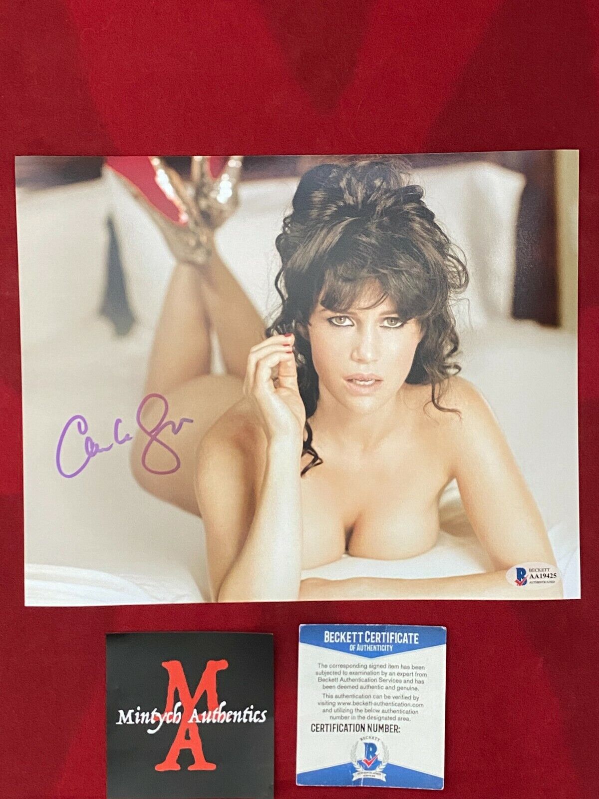 CARLA GUGINO AUTOGRAPHED SIGNED 8x10 Photo Poster painting! MODEL POSE! BECKETT COA!