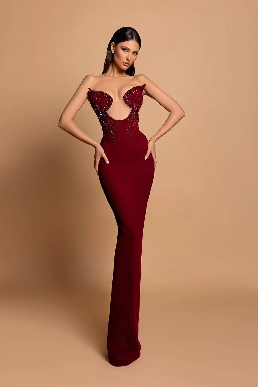 Daisda Burgundy Sleeveless Strapless V-Neck Beadeds Mermaid Prom Dress