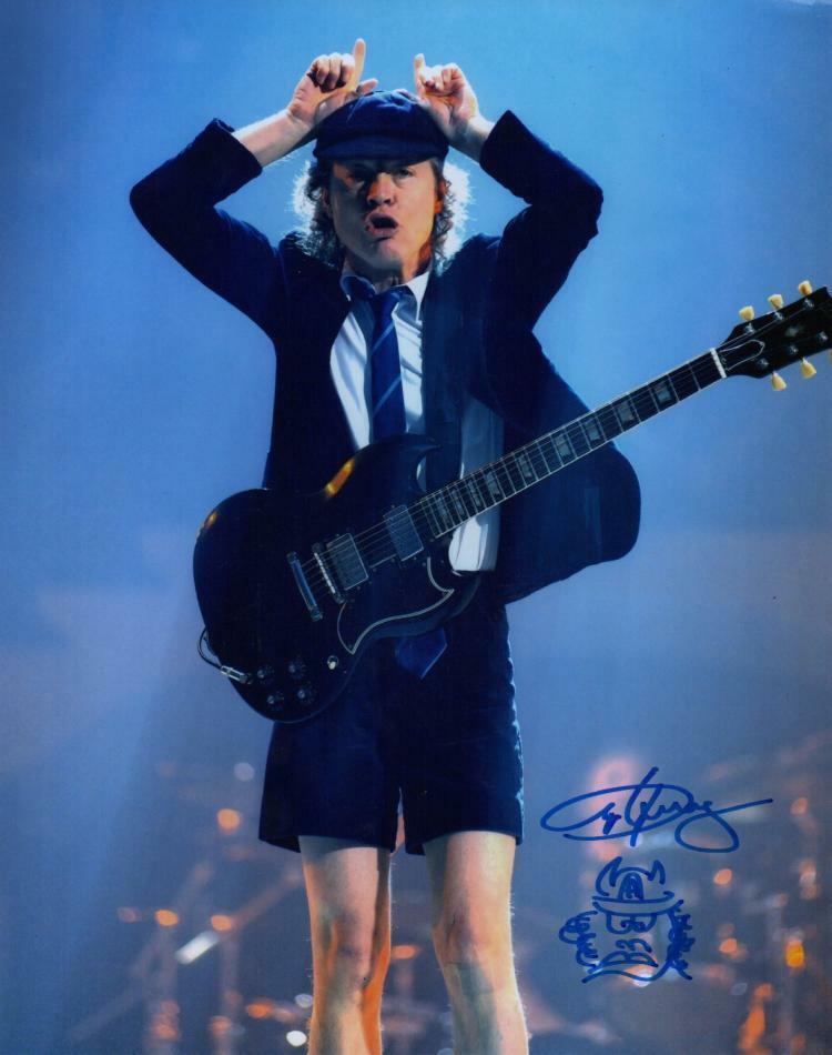 ANGUS YOUNG - AC/DC Signed Photo Poster paintinggraph - Rock Group Guitarist - preprint