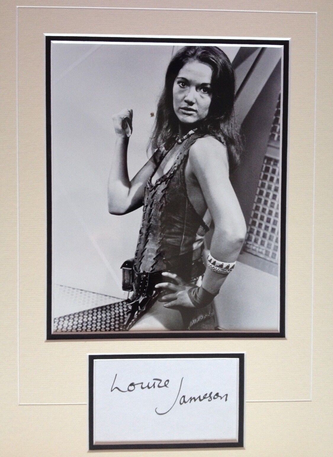 LOUISE JAMESON - DR WHO TV SERIES ACTRESS - EXCELLENT SIGNED B/W Photo Poster painting DISPLAY