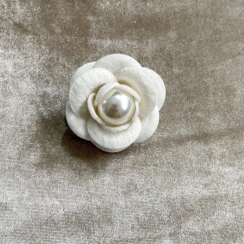 Sweet Pin Flower Wool-like Alloy Cloth Inlay Pearl Women’S Brooches