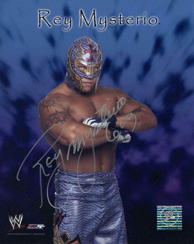 REY MYSTERIO SIGNED AUTOGRAPH 8x10 Photo Poster painting - WWE SMACKDOWN SUPERSTAR, VERY RARE