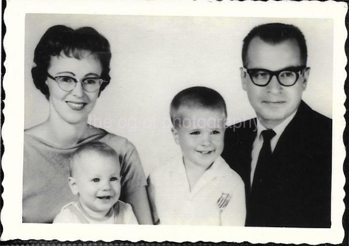 AMERICAN FAMILY Found Photo Poster paintinggraph bwOriginal Portrait VINTAGE 99 8