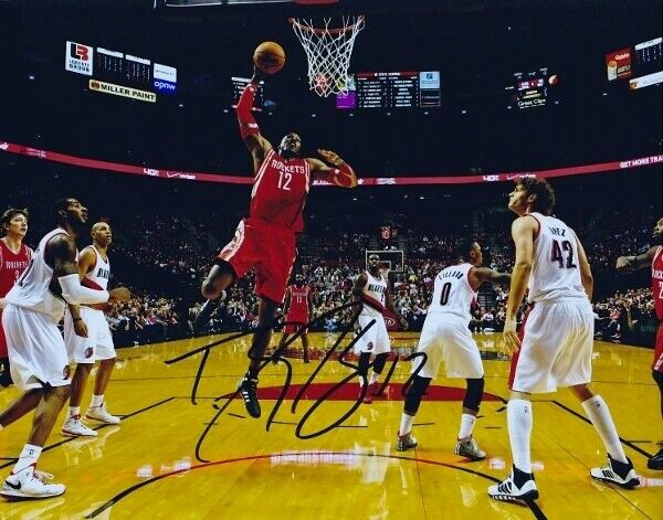 Dwight Howard Signed - Autographed Houston Rockets 8x10 inch Photo Poster painting