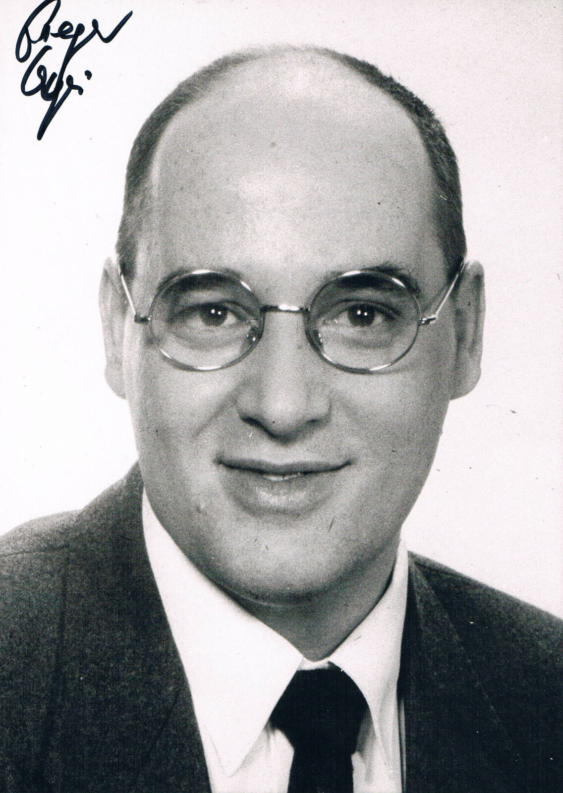 East Germany/DDR Gregor Gysi 1948- genuine autograph 5x7