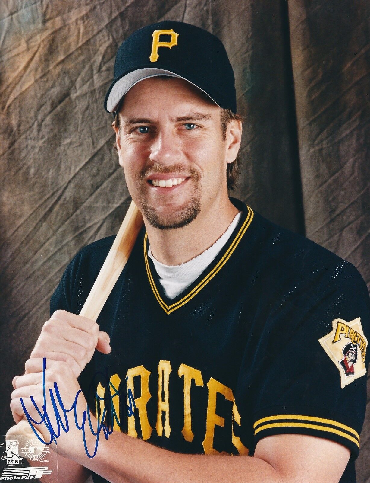 Signed 8x10 KEVIN ELSTER Pittsburgh Pirates Autographed Photo Poster painting - COA