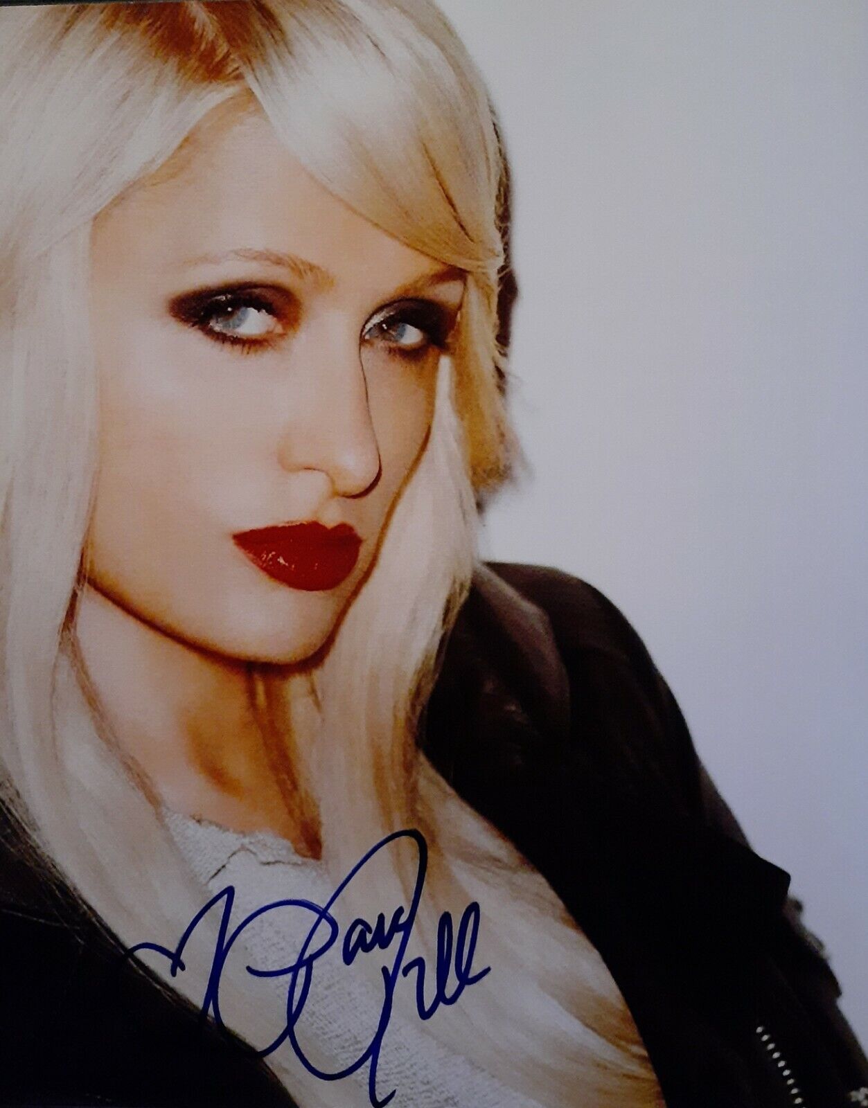 Paris Hilton signed 8x10