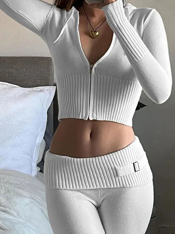 Brownm knit two-piece suit with zip and hood