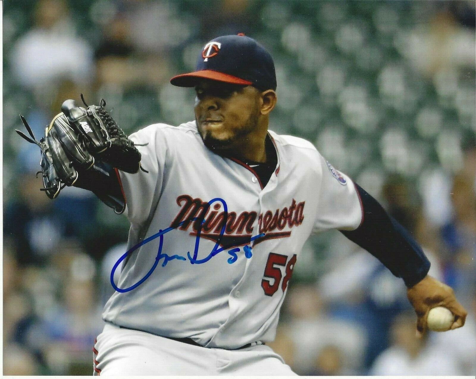 Fernando Abad autographed 8x10 Minnesota Twins#S864