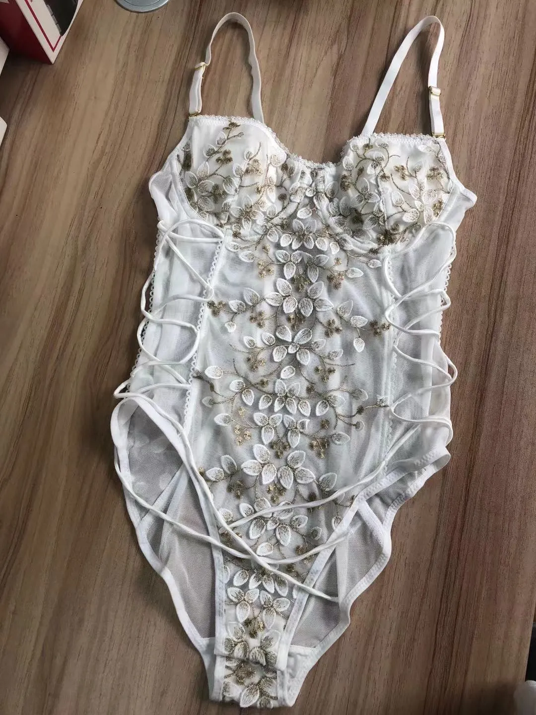 New Embroidery Lace Flowers  French Underwear Sexy Body Shaping Push Up Bra Set Romantic White Lingerie Bras and Panties Set