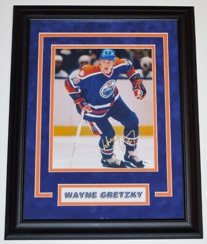 Wayne Gretzky Signed Edmonton Oilers 8x10 inch Photo Poster painting - Deluxe Custom FRAME