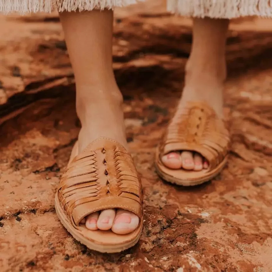 Women's flat hollow sandals