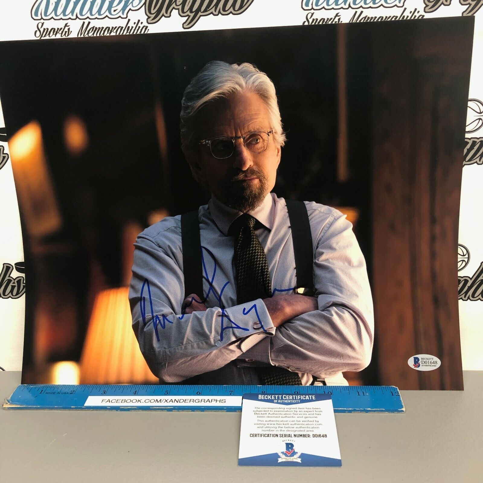 MICHAEL DOUGLAS WALL STREET SIGNED AUTOGRAPHED 11X14 Photo Poster paintingGRAPH-BECKETT COA BAS