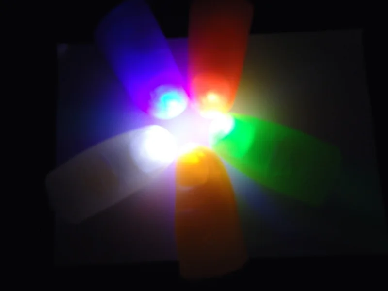 Light energy dancing finger lamp