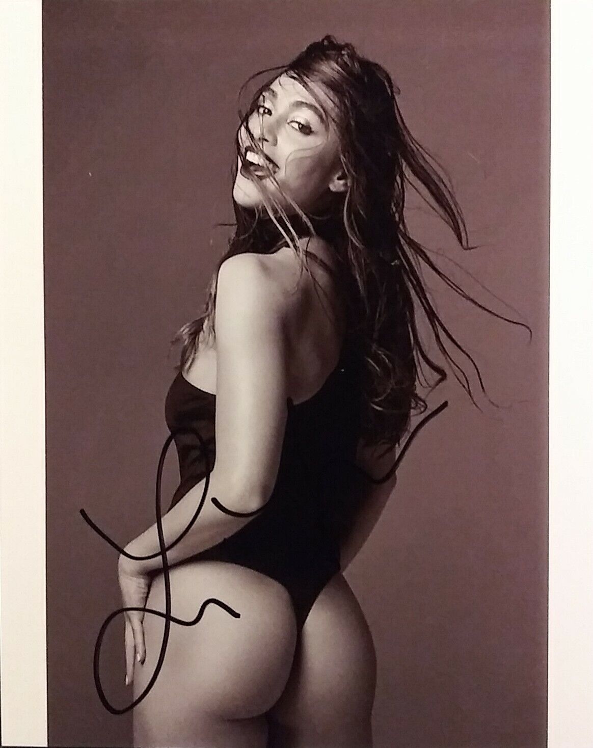 Lindsey Morgan signed 8x10